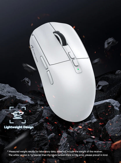 Mouse Bluetooth Attack Shark X6 PAW3395, conexão tri-mode 2.4, base de carregam